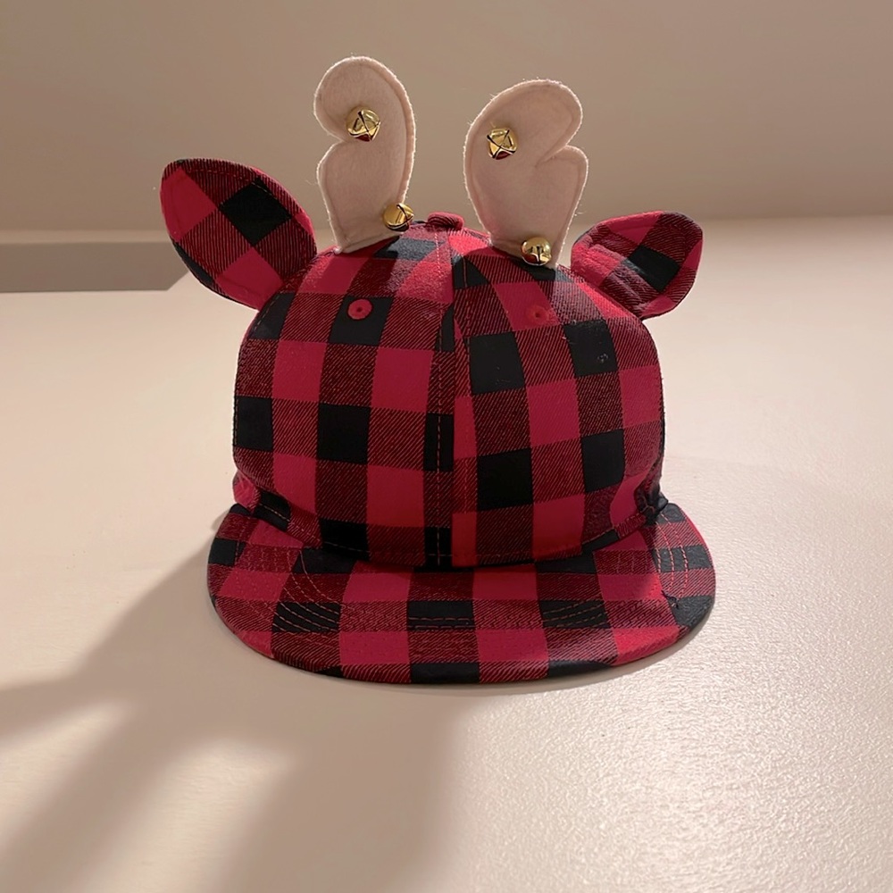 Snap back reindeer hat